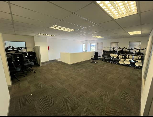 2,245M² WAREHOUSE TO LET IN CLAYVILLE